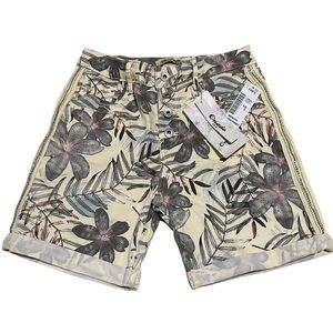 Onado Paris Floral Stretch Shorts
Imported from France